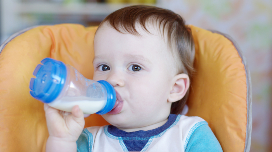 Risken för övervikt eller fetma visade sig vara i det närmaste fördubblad om barnen druckit välling vid tolv månaders ålder. Foto: Shutterstock